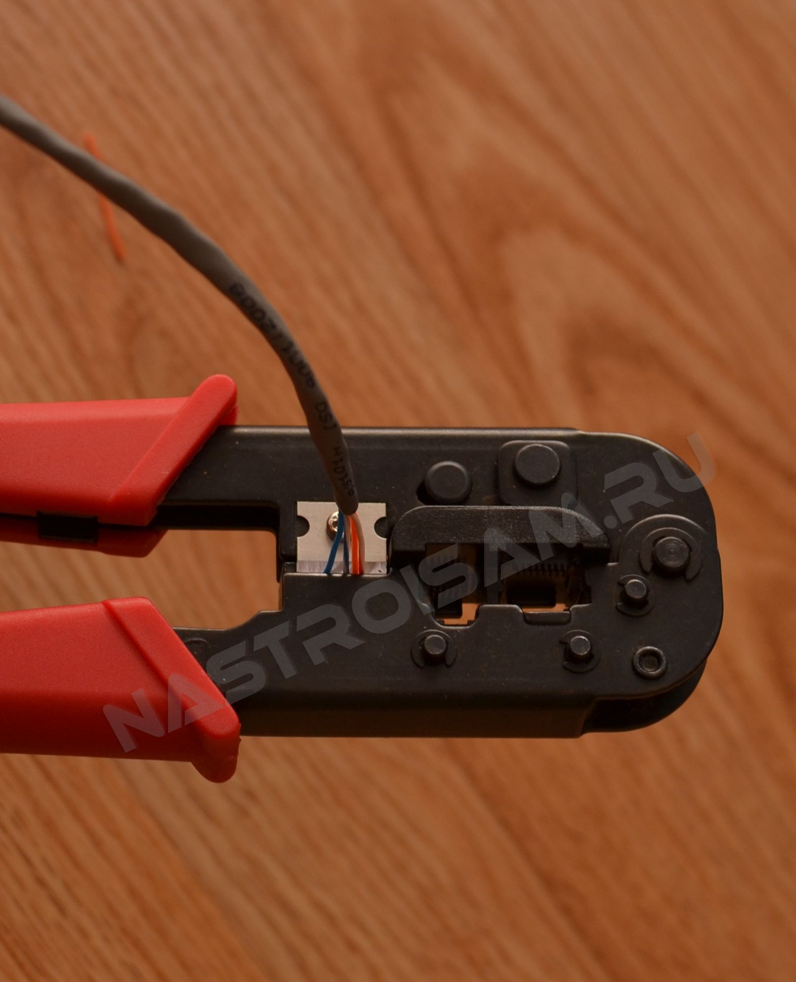 След монтирането изрежете излишната дължина на кабелите: