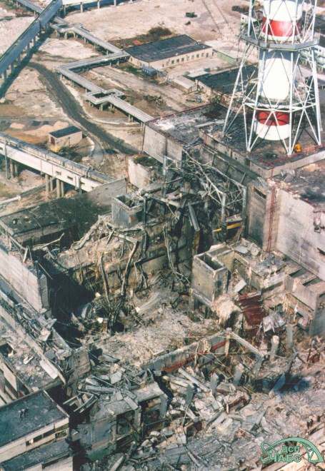 4-й енергоблок Чорнобильської АЕС незабаром після аварії (фото ДСП ЧАЕС)