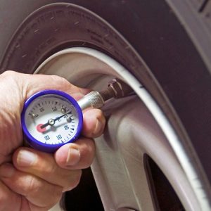 Спосіб вимірювання тиску в шинах в зимову пору року нічим не відрізняється від вимірювання тиску влітку