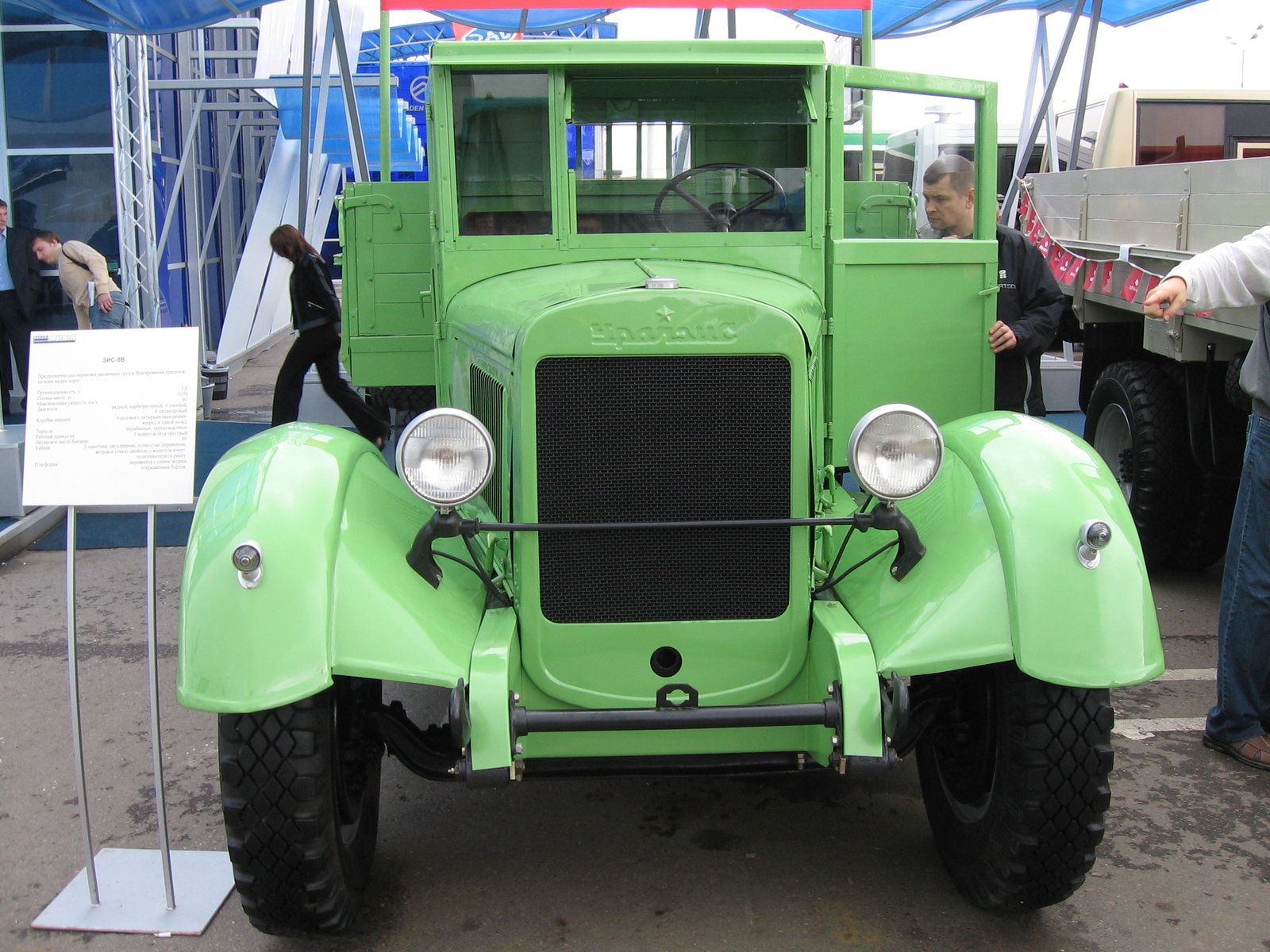 Перші подібні автомобілі носили назву АМО-2;  коли на заводі АМО в Москві (нині - ВАТ ЗІЛ) був запущений конвеєр, абревіатура автомобіля стала АМО-3