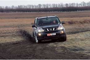 Найчастіше під капотом Nissan X-Trail встановлені бензинові двигуни 2,0 і 2,5 л з АКП