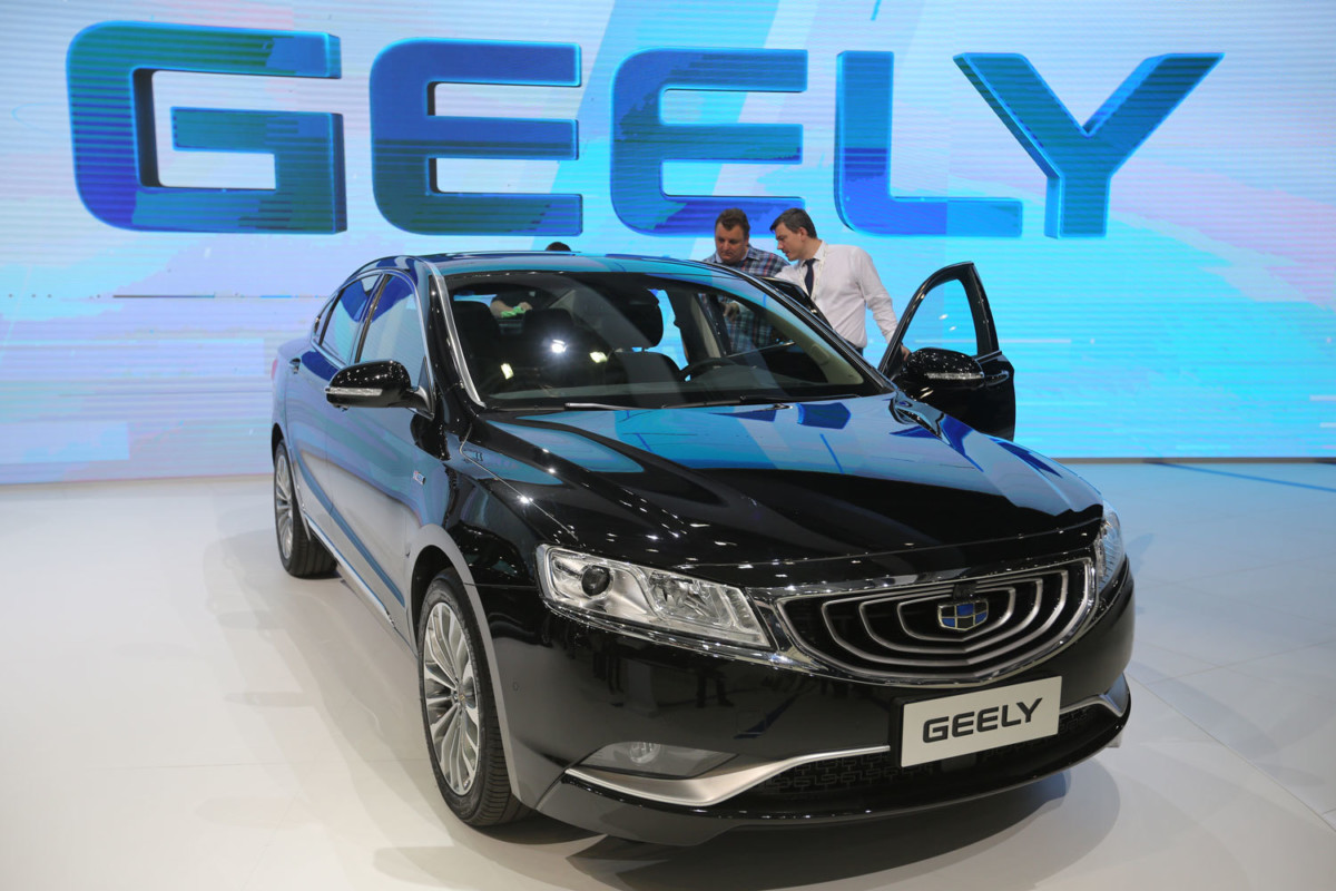 Ще один китайський автоконцерн - Geely - привіз на Московський автосалон представницький седан   Geely Emgrand GT   (GC 9, перший автомобіль марки, створений міжнародною командою дизайнерів під керівництвом Пітера Хорбері), перший кросовер марки Geely (NL-3), компактний кросовер   Geely Emgrand Cross   , Седан Geely GL (FE-5), нове покоління кросовера Emgrand X7