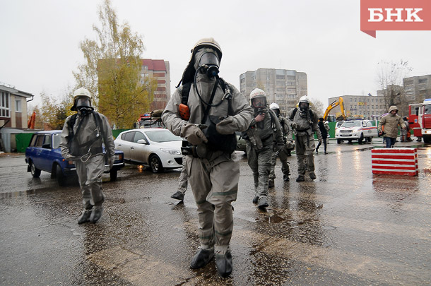 Рятувальні навчання пройшли сьогодні в рамках Всеросійської тренування з цивільної оборони, в яких взяли участь всі екстрено-оперативні служби міста