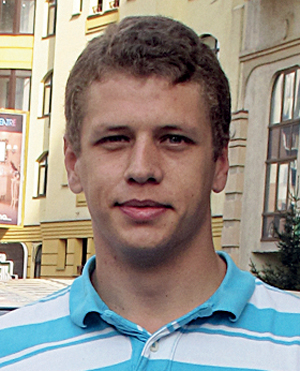 Сподобалися регульовані по нахилу спинки задніх сидінь і автоматичний привід кришки багажника