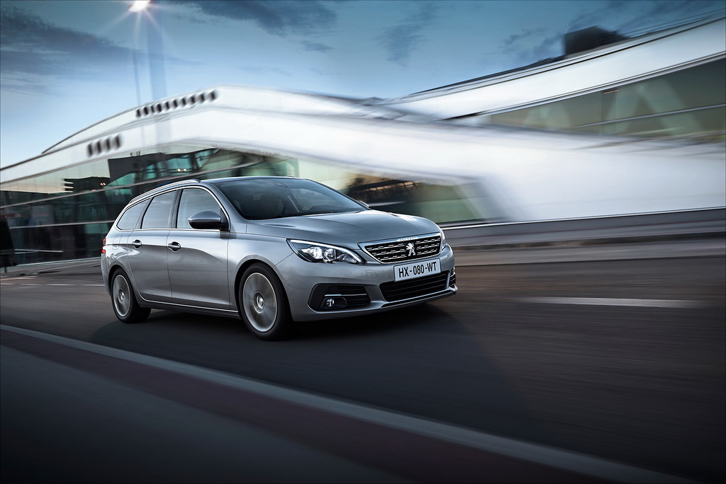 Нові Peugeot 308 і Peugeot 308 SW виробляються на фірмовому заводі в місті Сошо (Франція)