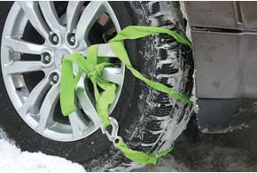 У практиці «бувалих» трос для буксирування автомобіля в снігопад використовувався в ролі ланцюги проти ковзання на одному з коліс