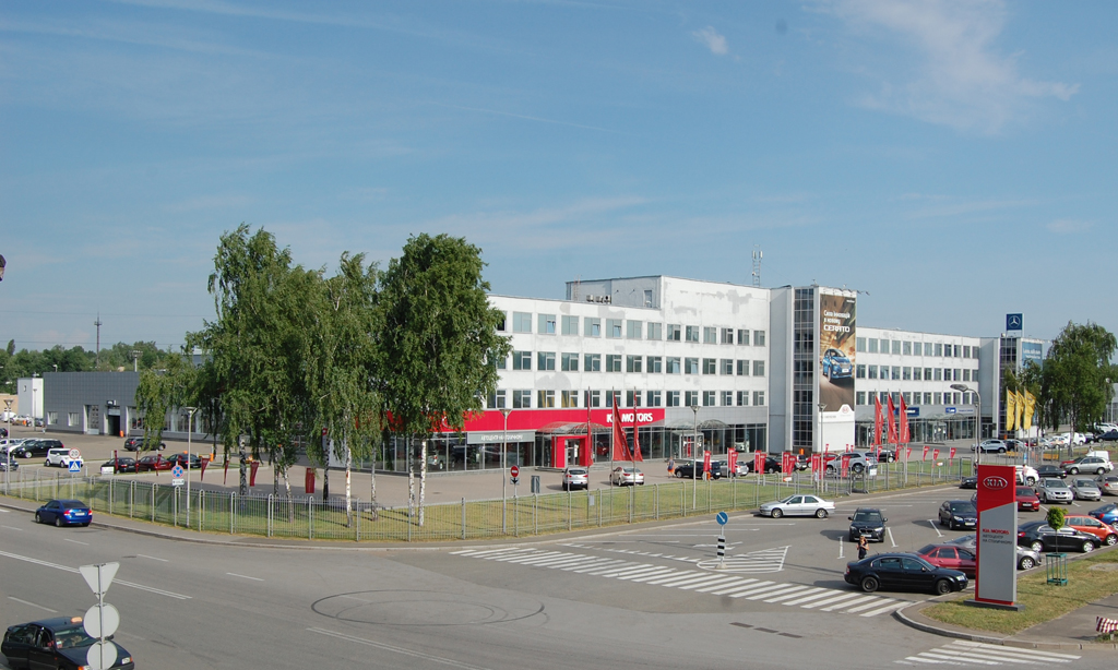 СТО «Автоцентр на Столичному»   є невід'ємною ланкою цілого комплексу, де з березня 2003 року обслуговують, ремонтують і продають автомобілі ряду марок: Opel, Kia, Chevrolet, Lada, Chery і ЗАЗ