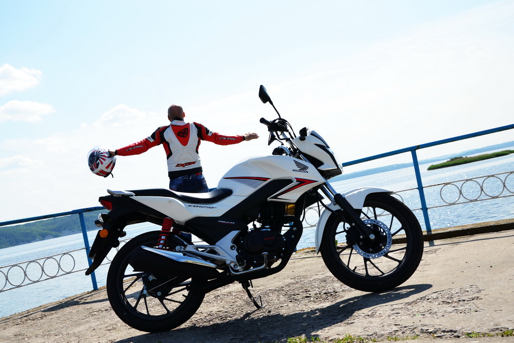 Honda СВ125F   легко пересувається в міських пробках з такою ж швидкістю, як по вільному шосе, володіє сучасним дизайном, інжектроним уприскуванням палива і потужними гальмами і, якщо ви потребуєте в мотоциклі, який реально може вам подарувати ще одну ступінь свободи, то нова «сібішка» - ваш вибір