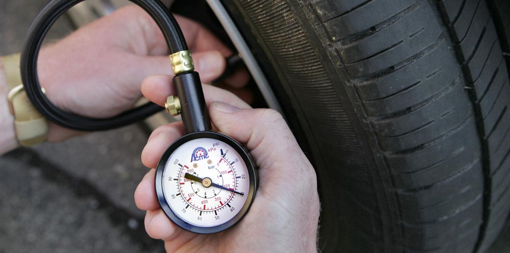 Як перевірити тиск в шинах