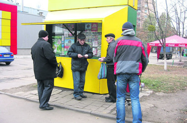 22 листопада 2011, 10:13 Переглядів:   У кіоску на Одеській харків'яни щотижня скуповують близько 10 000 квитків