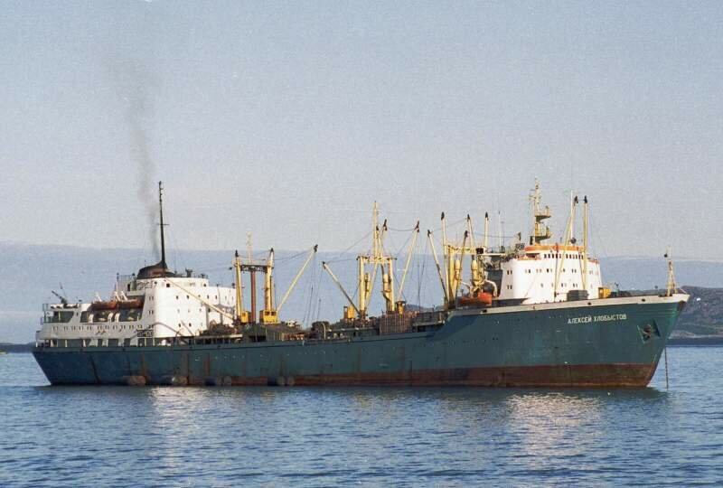 Ще приблизно через годину до місця загибелі човна підійшла рибальська плавбаза «Олексій Хлобистов», яка поспішила на допомогу військовим морякам
