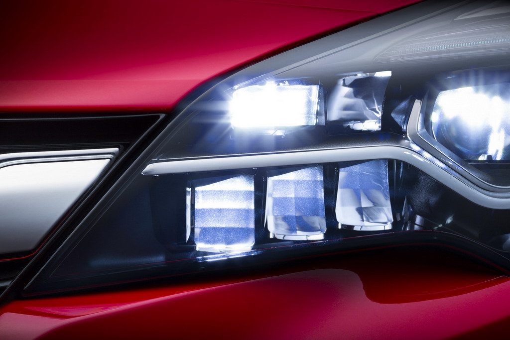 Нові фари головного світла на світлодіодах IntelliLux стануть доступні на новому поколінні автомобіля Opel Astra, світовий дебют якого відбудеться цієї осені, на Франкфуртському автосалоні