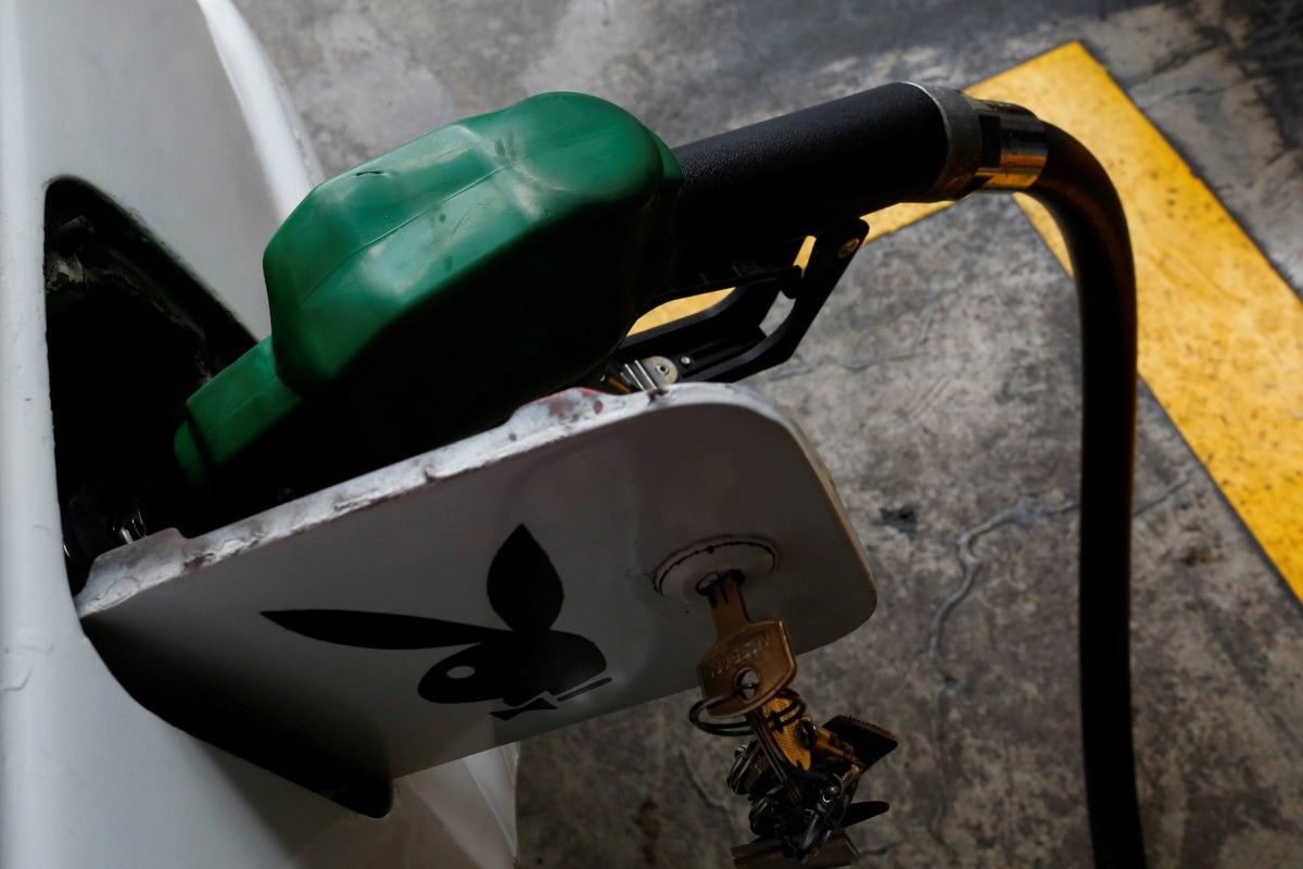 Середня роздрібна ціна бензину А-95 знизилася до 31,99 гривні за літр, а дизельного палива - до 31,71 гривні за літр