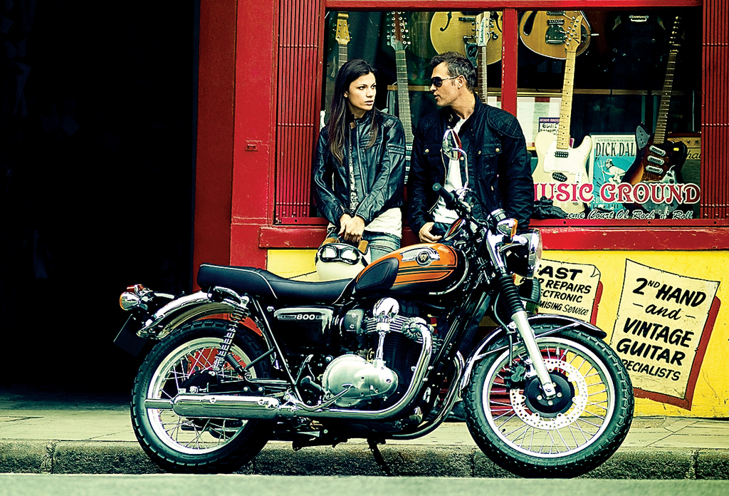 Саме така модель - оптимальний вибір для новачка, оскільки володіє нейтральною, зрозумілою керованістю, а двигун навіть при достатньому запасі потужності і крутного моменту позбавлений вибухового характеру