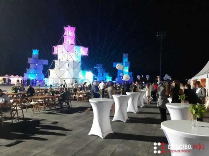 За інформацією журналістів, президентська корпорація Roshen витратила понад 300 тисяч доларів на вечірку