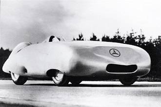 Проте, в 1938 році німецький гонщик Рудольф Караччіола, який отримав потім у публіки прізвисько «Карач», встановив рекорд швидкості на автомобілі, до сих пір ніким не побитий