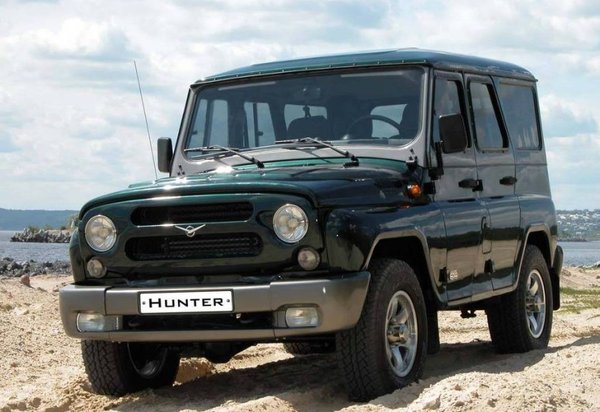 Говорячи простіше, сучасний Хантер є російською інтерпретацією моделі минулого - подібно   Land Rover Defender   і Mercedes G-класу