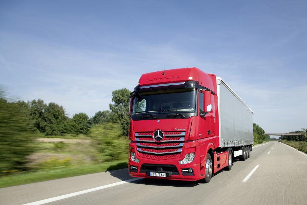 На вантажні автомобілі Mercedes-Benz сімейства Actros, Antos і Arocs з 1 квітня 2015 року можна встановити систему предикативного керування силовою установкою PPC (Predictive Powertrain Control)