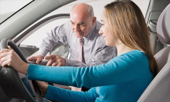 Досвідчені автомобілісти часто дають поради починаючим водіям з приводу вибору коробки передач