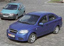 Ця бюджетна малолітражка довгий час носила скромну емблему Dacia, але з недавніх пір в Україні її продають під брендом Renault