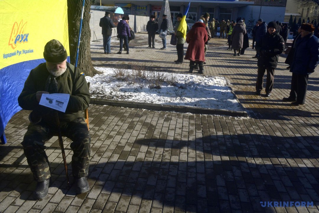 Потім тему підхопили російські ЗМІ і, нарешті, журналісти сформулювали наступне: у Вінниці вперше в світовій історії знесли пам'ятник Шевченку