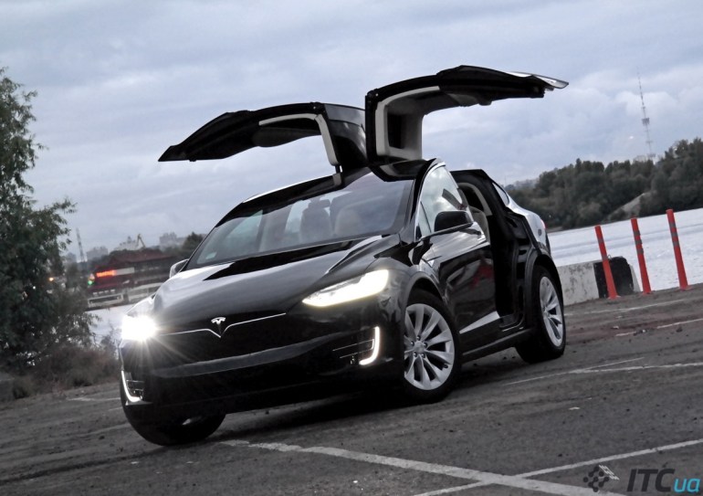 У найближчій поставці - три електричних кросовера Tesla Model X, з яких два вже фактично викуплені