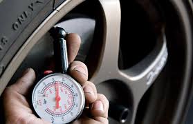 Обов'язково перевіряйте тиск в шинах легкового автомобіля перед далекою поїздкою