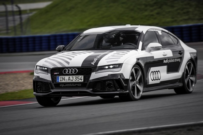 Концепт Audi RS 7 без водія за кермом відправився самостійно підкорювати одну з найскладніших в світі гоночних трас