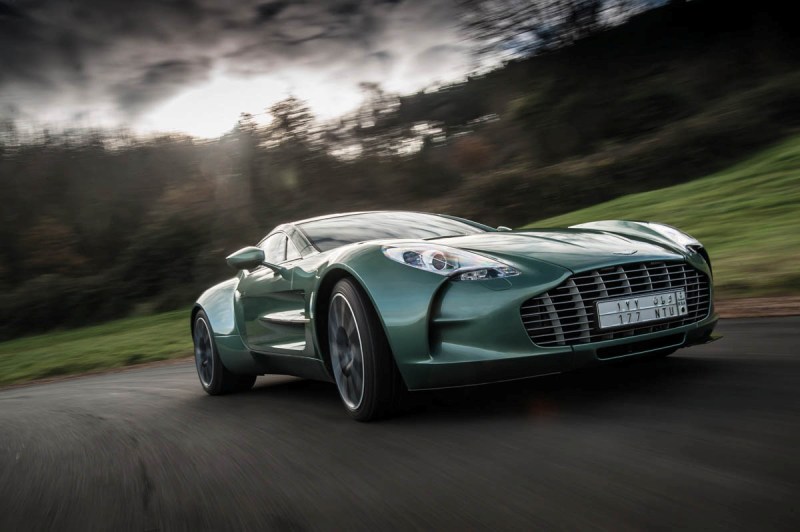 Aston Martin One-77 (355 км / ч)