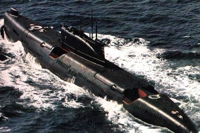 Пізніше з'ясувалося, що підводний човен обганяла американський авіаносець, задіявши тільки одну турбіну