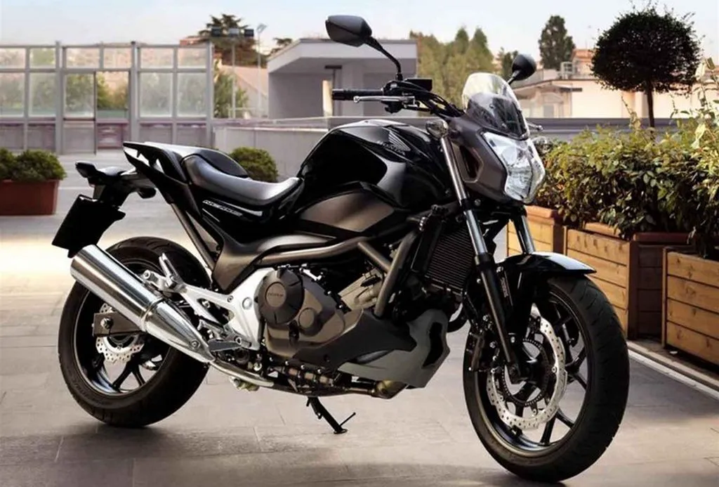 Новий Байк Honda NC700S заснований на базі   мотоцикла Honda   NC700X і скутера Integra