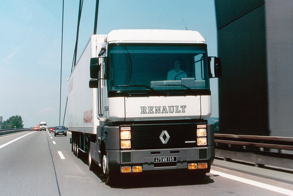 З'явившись на ринку 23 роки тому, магістральний тягач Renault Magnum AE здивував усіх своєю революційною конструкцією