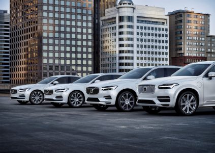 Ще в минулому році шведський бренд Volvo заявив, що   починаючи з 2019 року перестане випускати чисто бензинові автомобілі   , Зосередившись виключно на гібридах і електромобілях