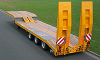 Напівпричіп-платформа для транспортування вантажів різного характеру, в тому числі обладнання, будівельної і спецтехніки