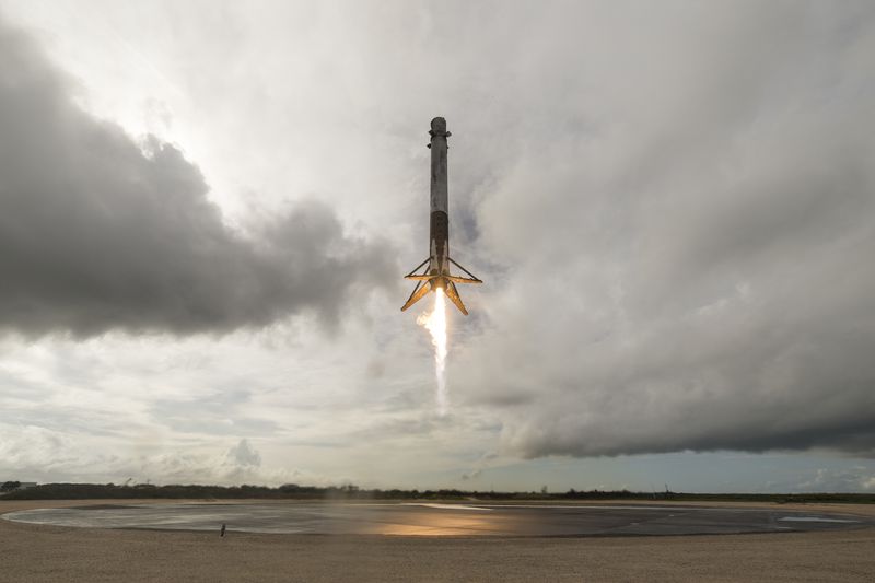 Нагадаємо, тоді ще SpaceX   вперше запустила   вже літав вантажівка Dragon, який згодом   успішно повернули   на землю