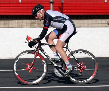 Шосейний велосипед - велосипед призначений для спортсменів або фанатів велоспорту