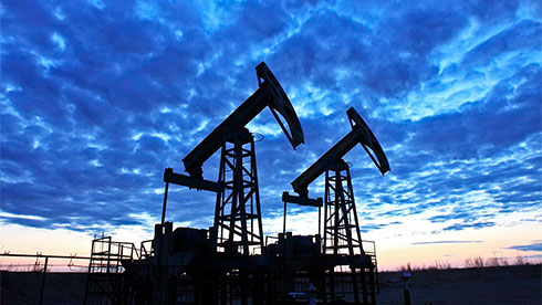 Ціни на нафту у вівторок вдень ростуть на очікуваннях дефіциту на глобальному нафтовому ринку після припинення експорту іранської сировини в зв'язку з поновленням санкцій США, свідчать дані торгів
