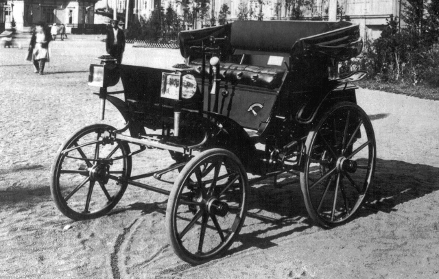 У число 10 найбільш важливих дат історії автомобілебудування увійшли такі події, як винахід першого в світі автомобіля і двигуна, першого електромобіля і таксі, а також багато іншого