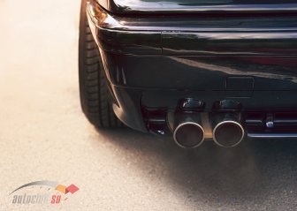 Незвичайне забарвлення вихлопних газів завжди означає, що несправна котрась із систем або вузлів автомобіля