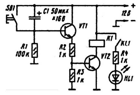 У міру того як конденсатор заряджається, емітерний струм поступово знижується, поки транзистор ви не вийдете